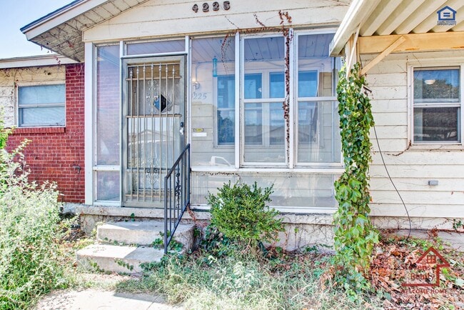 property at 4225 SE Elmhurst Ln