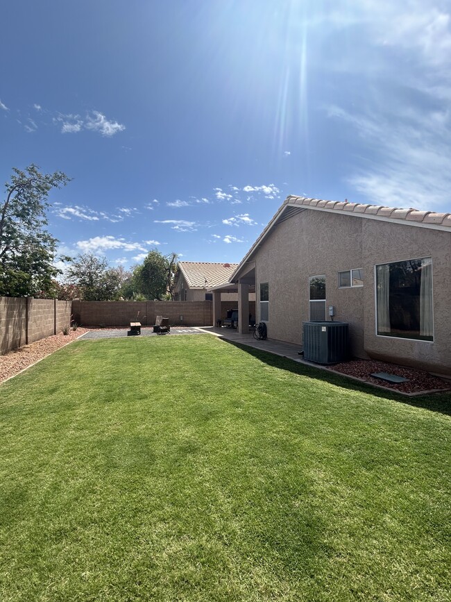 property at 1872 W Wildhorse Dr
