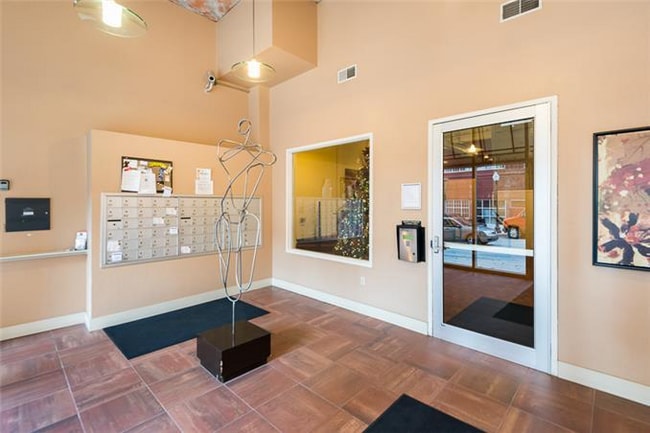 321 W 7th St in Kansas City, MO - Foto de edificio - Building Photo