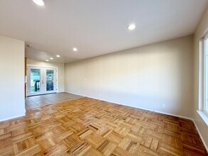 946 Regina Way in Pacifica, CA - Building Photo - Building Photo