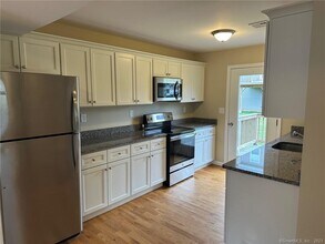 27 Tridell Dr in Southington, CT - Building Photo - Building Photo