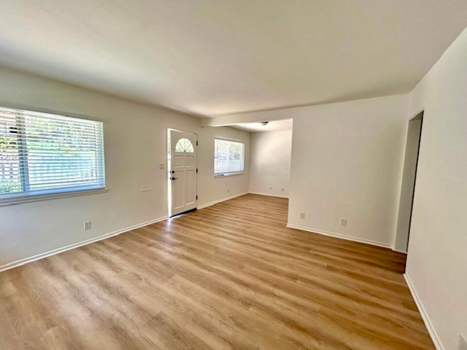 1014 Chino St in Santa Barbara, CA - Foto de edificio