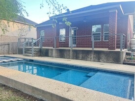 107 W Spindle Tree Cir in The Woodlands, TX - Building Photo