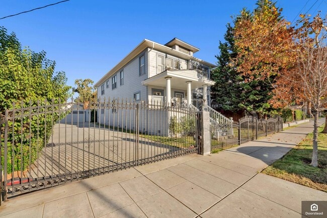 114 N 17th St in San Jose, CA - Foto de edificio - Building Photo