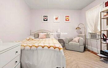 116 Pearson Rd, Unit 2 in Somerville, MA - Foto de edificio - Building Photo