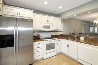 340 Cerromar Way in Venice, FL - Building Photo - Building Photo