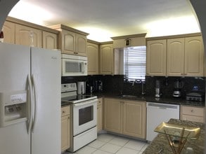 9440 SW 8th St-Unit -203 in Boca Raton, FL - Building Photo - Building Photo