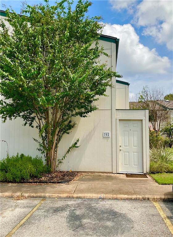 property at 6718 Silvermine Dr