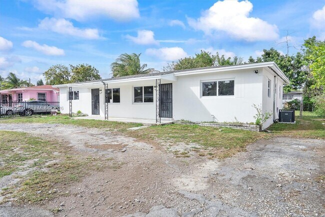 1061 NW 108th Terrace in Miami, FL - Building Photo - Building Photo