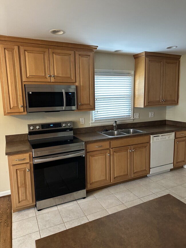 1133 Wimbledon Rd in Charlotte, NC - Foto de edificio - Building Photo