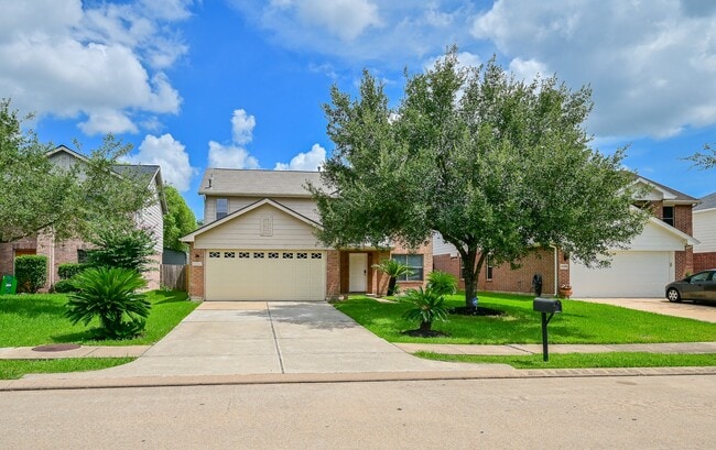 10242 Astoria Blvd in Houston, TX - Building Photo - Building Photo