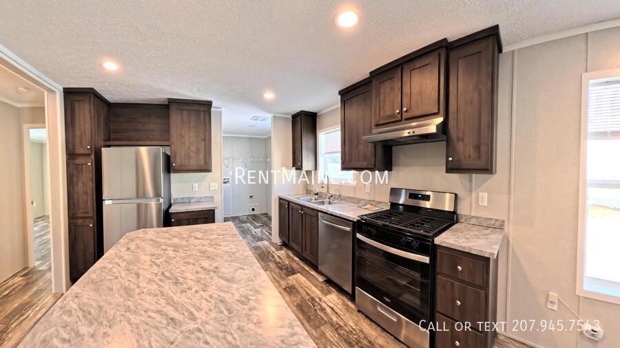 111 H St in Pittsfield, ME - Foto de edificio