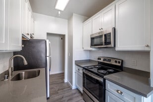 Lake Park Terrace Apartments in Oakland, CA - Building Photo