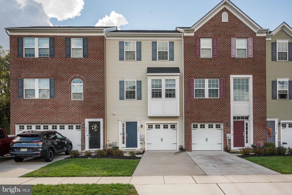 403 Dogwood Dr in Deptford, NJ - Building Photo