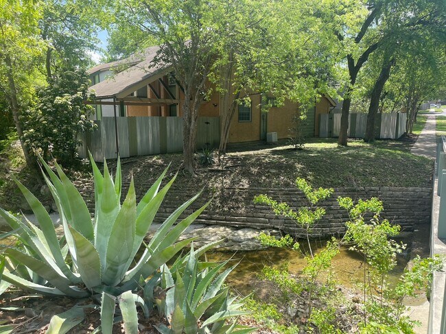 1507 Bridgeway Dr in Austin, TX - Building Photo - Building Photo