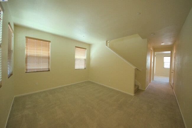 549 Chaparral Loop in Vacaville, CA - Building Photo - Building Photo