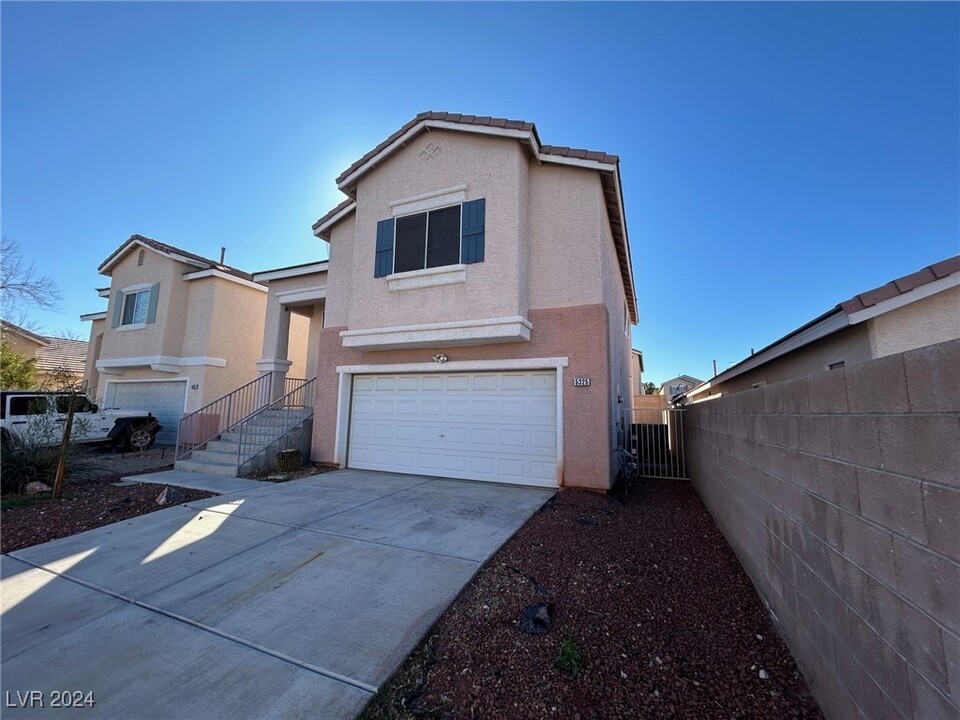 5325 Clover Blossom Ct in North Las Vegas, NV - Building Photo