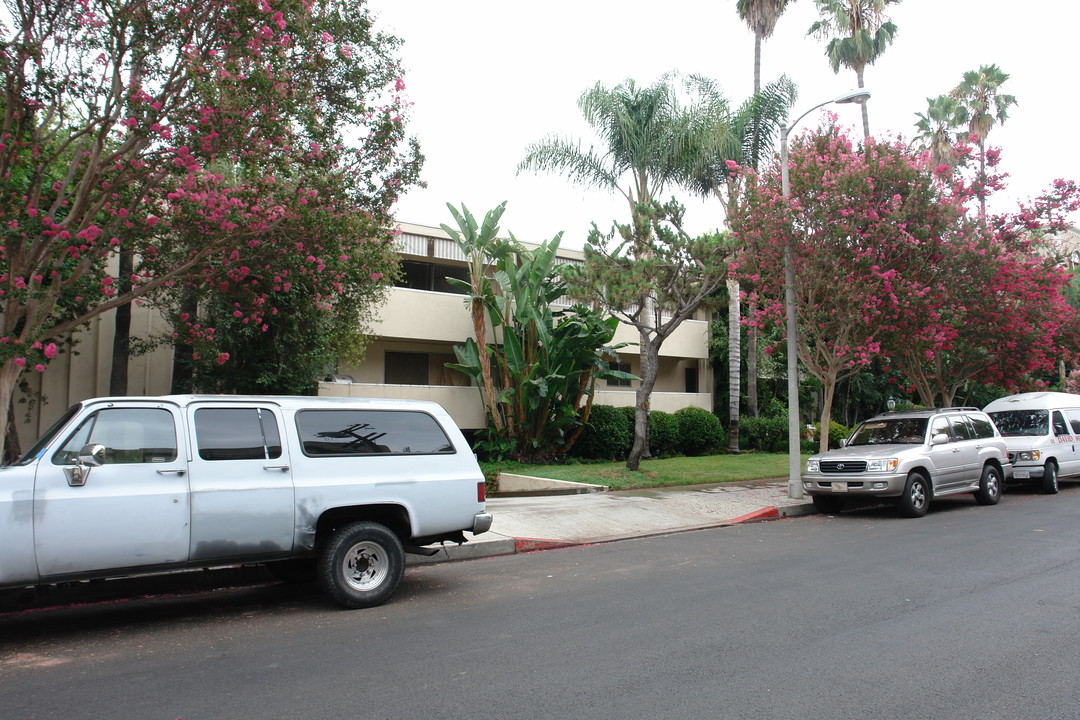 Stern Avenue Apartments in Sherman Oaks, CA - Building Photo