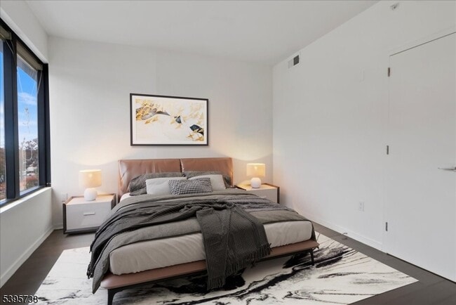 315 S Harrison St in East Orange, NJ - Foto de edificio - Building Photo