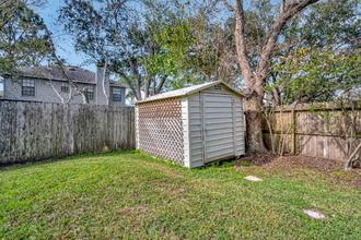 14826 St Cloud Dr in Houston, TX - Foto de edificio - Building Photo