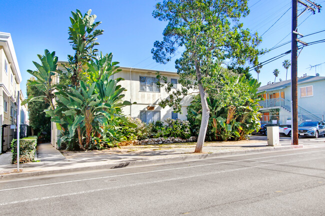 1341 Yale St in Santa Monica, CA - Building Photo - Primary Photo