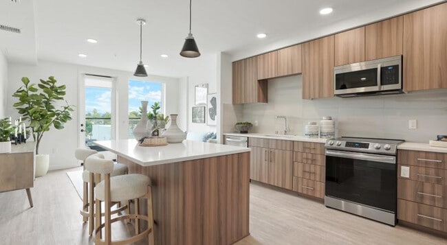 1350 S Bascom Ave in San Jose, CA - Building Photo - Building Photo