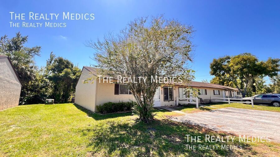 836 W Rosewood Ln in Tavares, FL - Building Photo