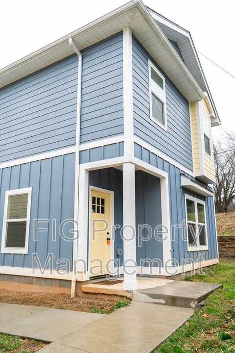 3209 Bikers Path Way in Knoxville, TN - Building Photo