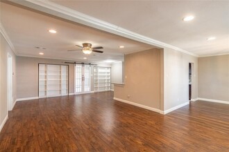 8419 Sharpview Dr in Houston, TX - Building Photo - Building Photo