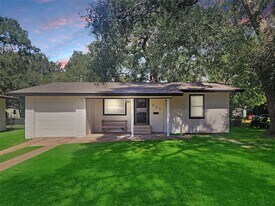 121 Wisteria St in Lake Jackson, TX - Building Photo