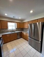 35 Hawkins St, Unit 2 in Newark, NJ - Foto de edificio - Building Photo