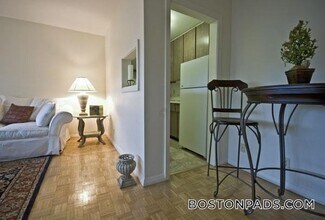 1455 Commonwealth Ave, Unit 405 in Boston, MA - Building Photo - Building Photo