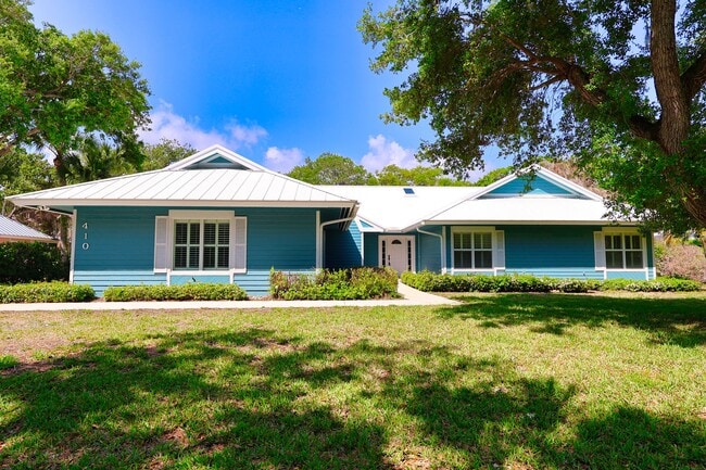 410 Arrowhead Trail in Indian River Shores, FL - Building Photo - Building Photo