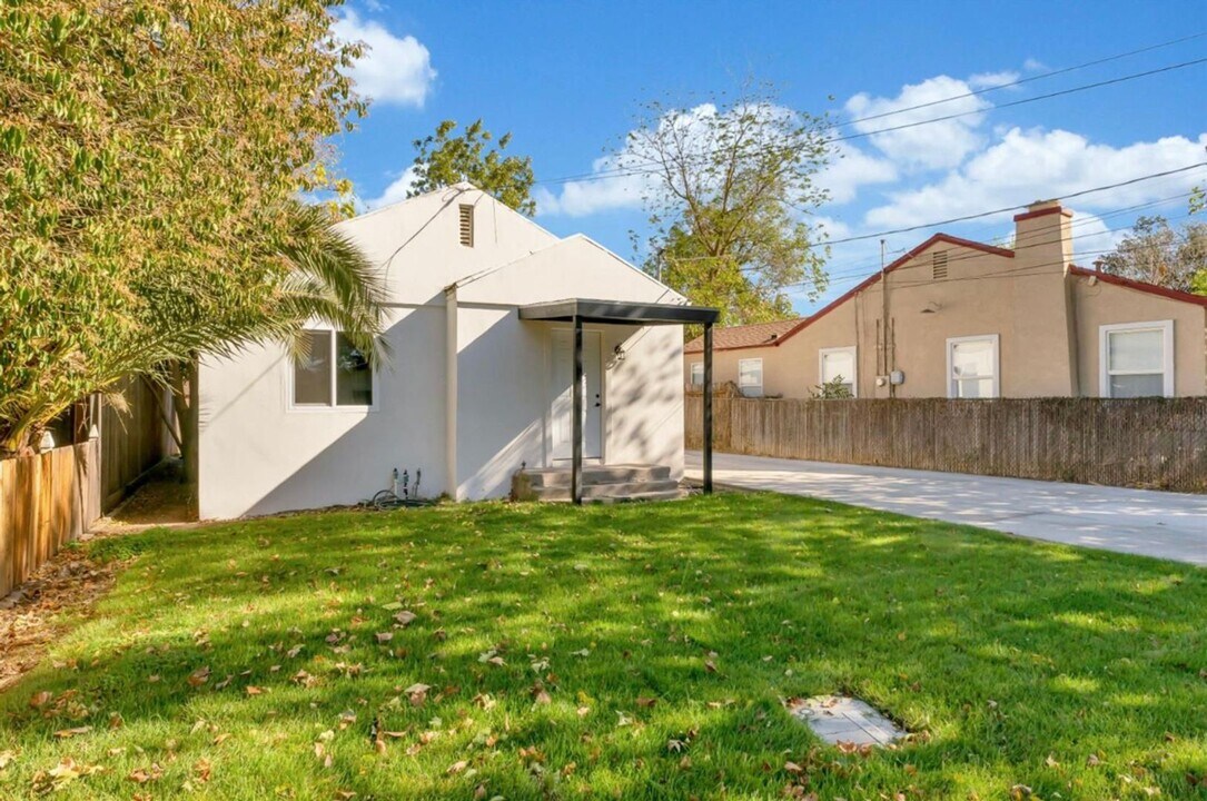 1519 Tessa Ave in Sacramento, CA - Building Photo
