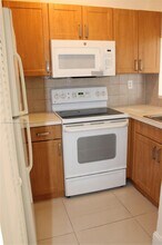 8185 NW 7th St in Miami, FL - Building Photo - Building Photo