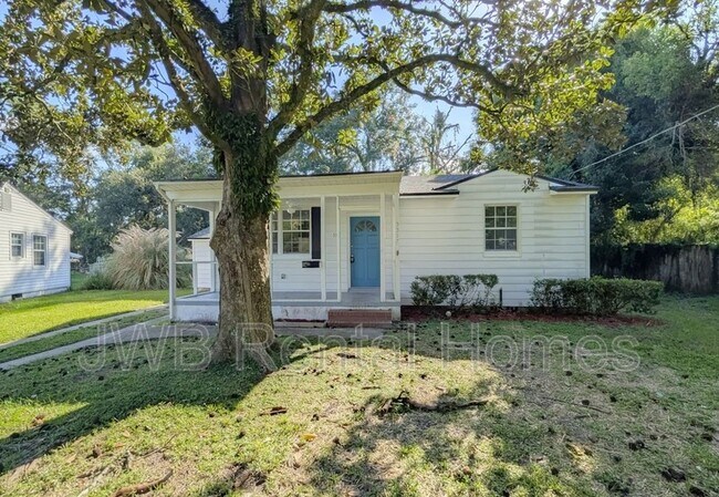 5517 Lakewood Cir E in Jacksonville, FL - Building Photo - Building Photo