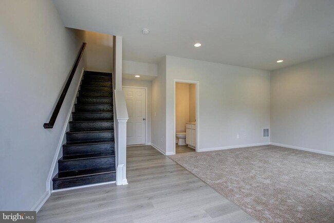 14217 Travilah Rd in Rockville, MD - Building Photo - Building Photo