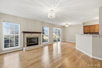 812 Old Checker Rd in Buffalo Grove, IL - Building Photo - Building Photo