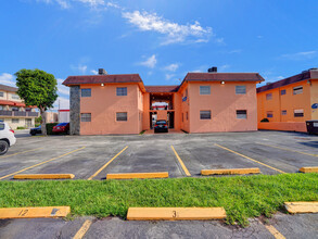 720 W 16th in Hialeah, FL - Building Photo - Building Photo