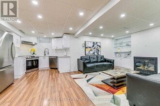 3593 Colonial Dr in Mississauga, ON - Building Photo - Building Photo