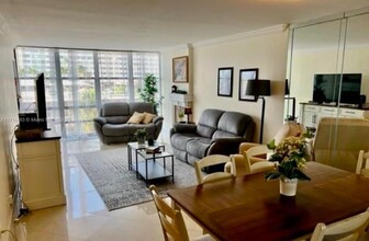 2017 S Ocean Dr, Unit 305 in Hallandale Beach, FL - Building Photo - Building Photo