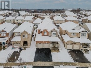 189 Glenabbey Dr in Courtice, ON - Building Photo - Building Photo