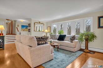 51 W Lake Ave in Guilford, CT - Building Photo - Building Photo