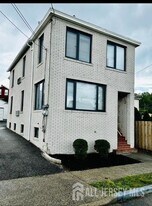 9 Fraser St in Woodbridge Township, NJ - Building Photo