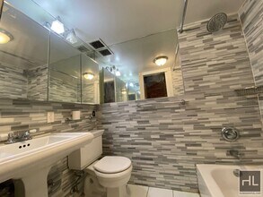 West 97th Street in New York, NY - Foto de edificio - Building Photo