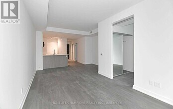 2112 Lake Shore Blvd W in Toronto, ON - Building Photo - Building Photo