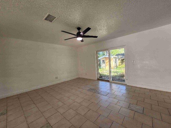 6407 2nd Ave NE in Bradenton, FL - Building Photo - Building Photo