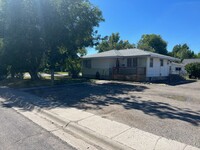 320 S 1st St in Riverton, WY - Building Photo - Building Photo