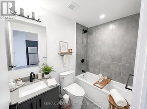 4878 Powers Cmn in Burlington, ON - Building Photo - Building Photo