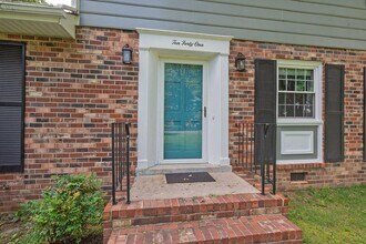 1041 Warminster Dr in Midlothian, VA - Building Photo - Building Photo